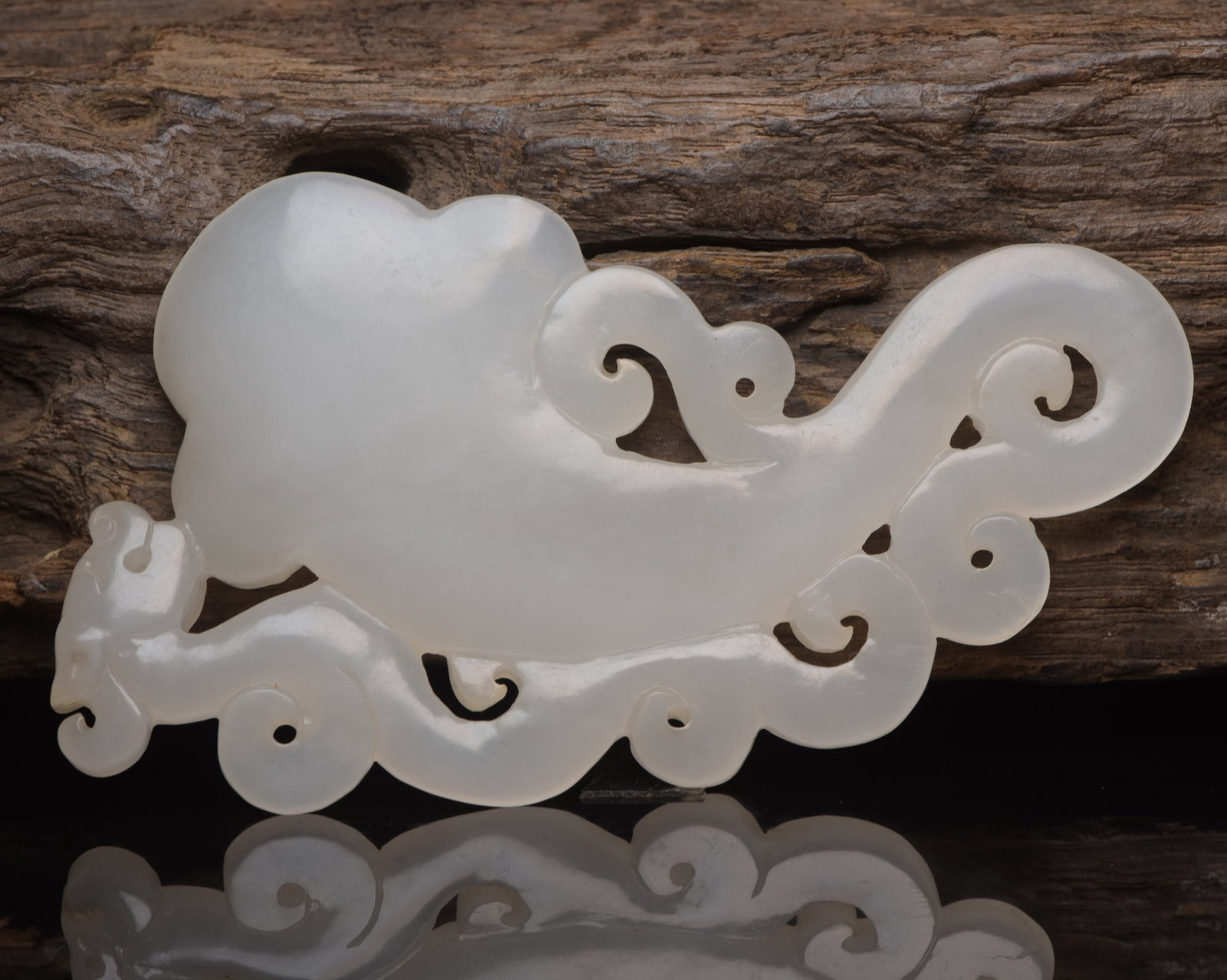 An Exquisite White Jade Auspicious Cloud Pattern Pendant - 2
