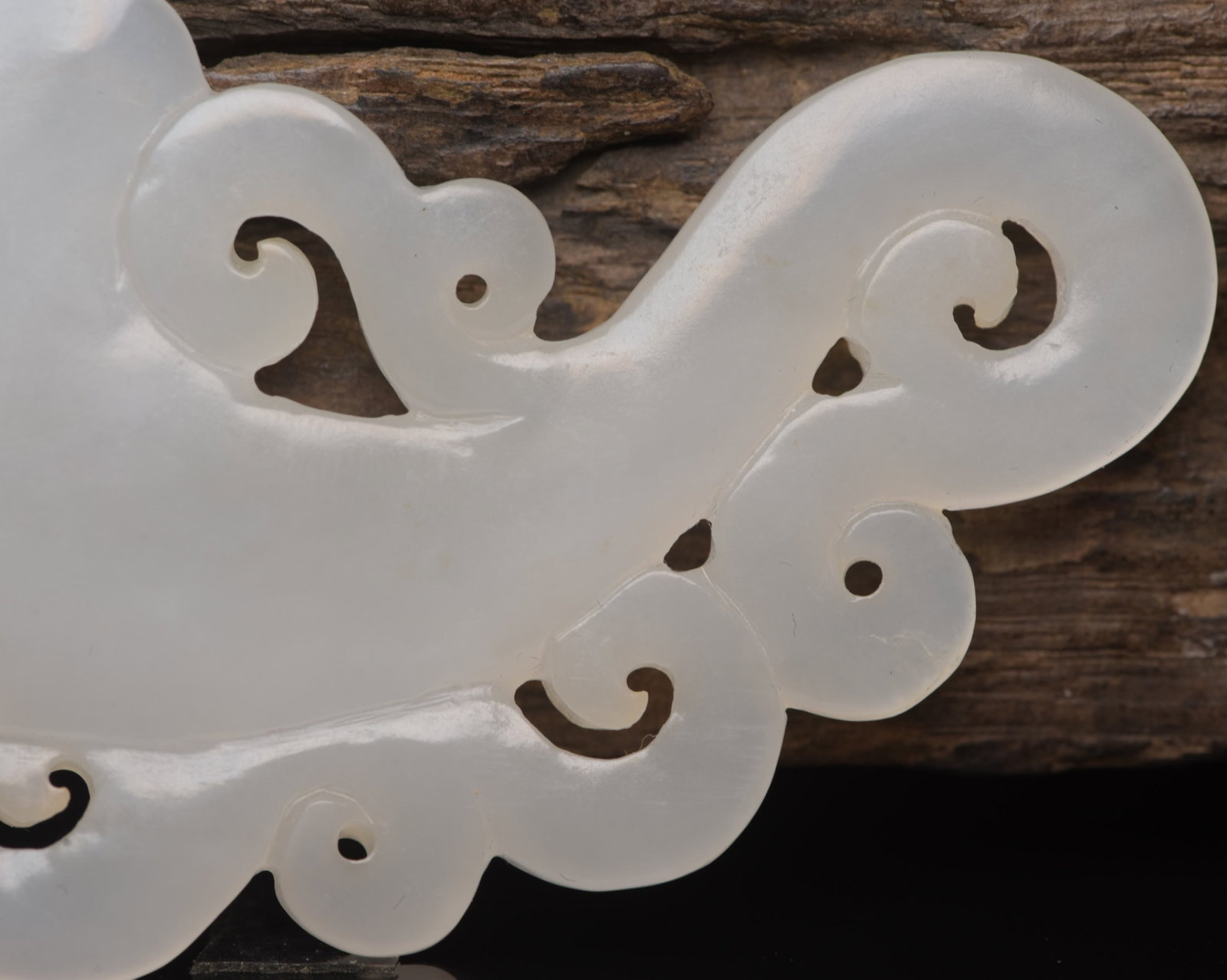 An Exquisite White Jade Auspicious Cloud Pattern Pendant - 9