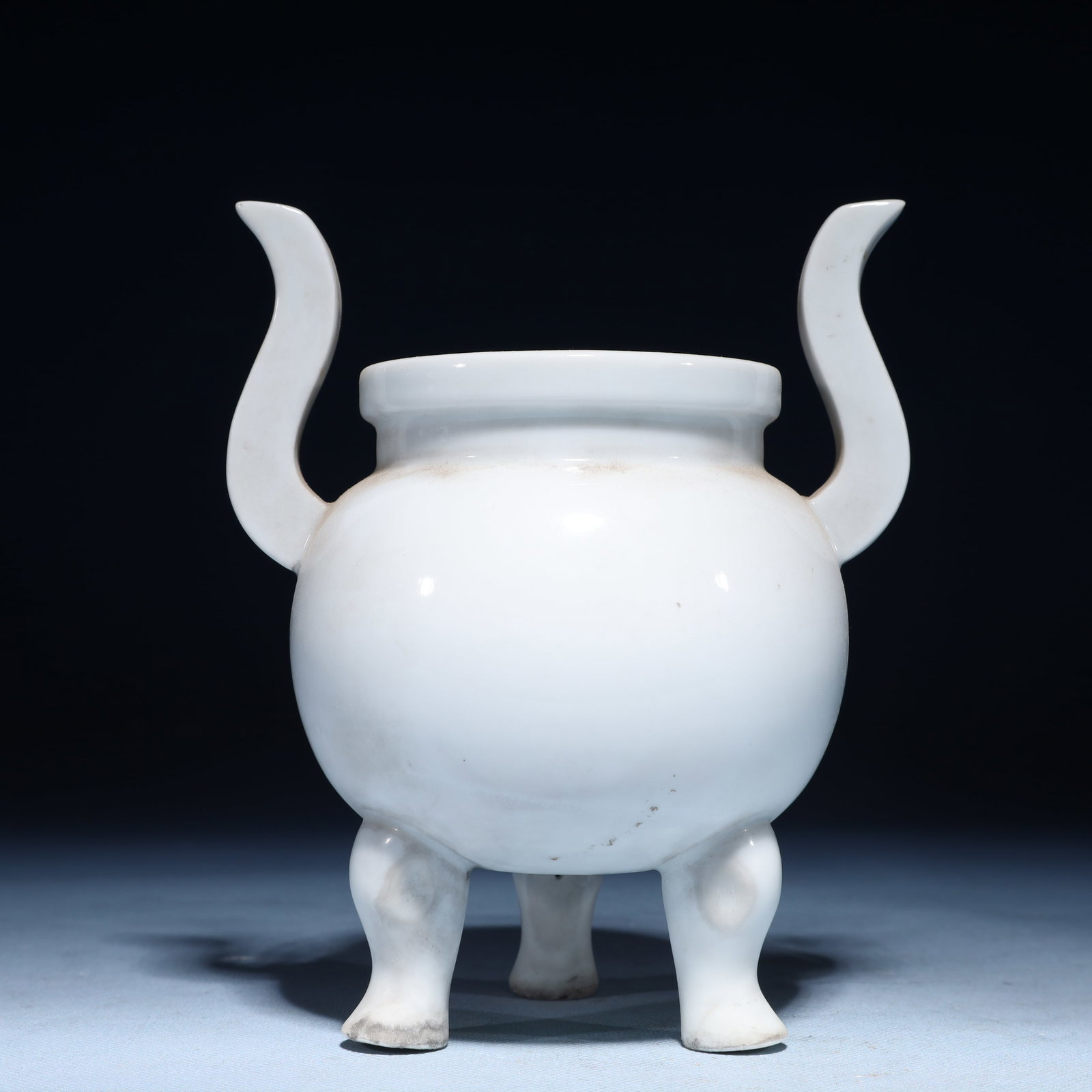 An Exquisite Blance-De-Chine Double-Ears and Tripod Censer: An Exquisite Blance-De-Chine Double-Ears and Tripod Censer Blance-De-Chine Double-Ears and Tripod Censer,Ming Dynasty,China,Size:5.1inx4.3inx6.7in,Weight:600g
