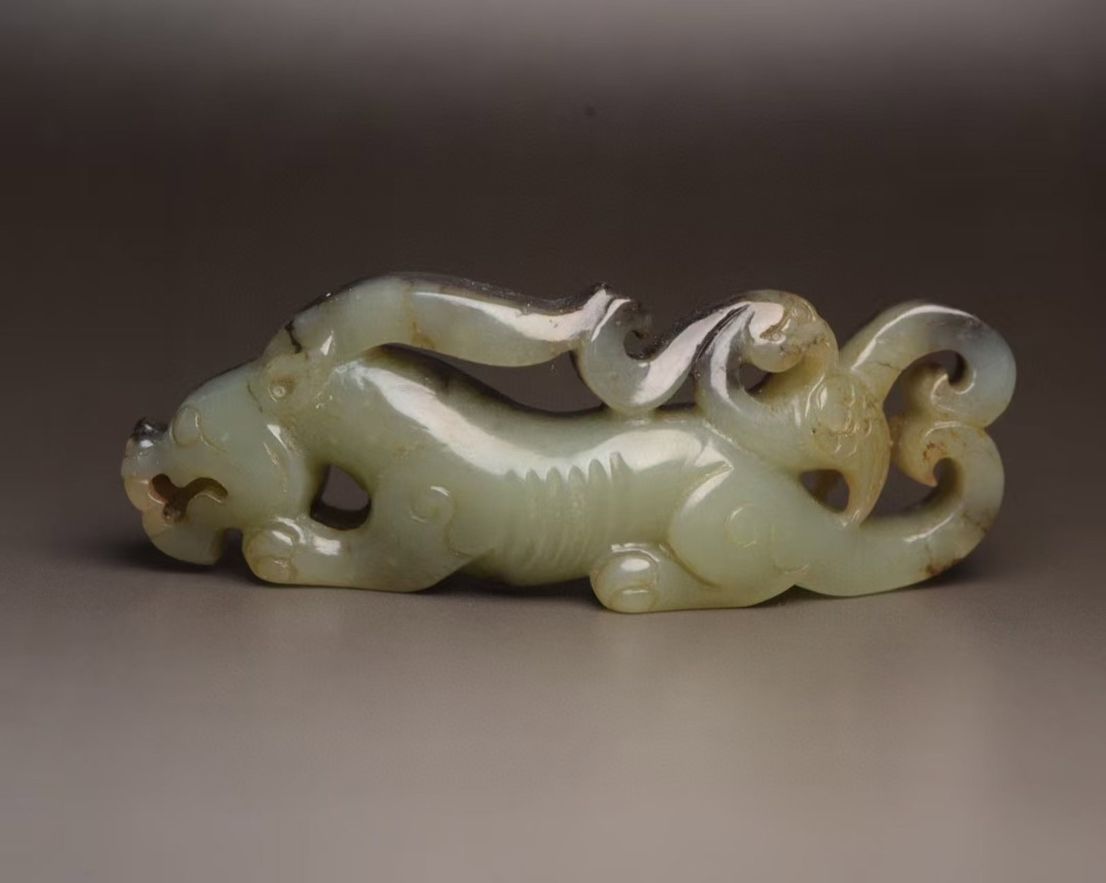An Exquisite White Jade Dragon and Phoenix Ornament: An Exquisite White Jade Dragon and Phoenix Ornament,Qing Dynasty,China,Size:3.4inx1.2inx0.8in,Weight:61g 白玉龙凤摆件,中国清代