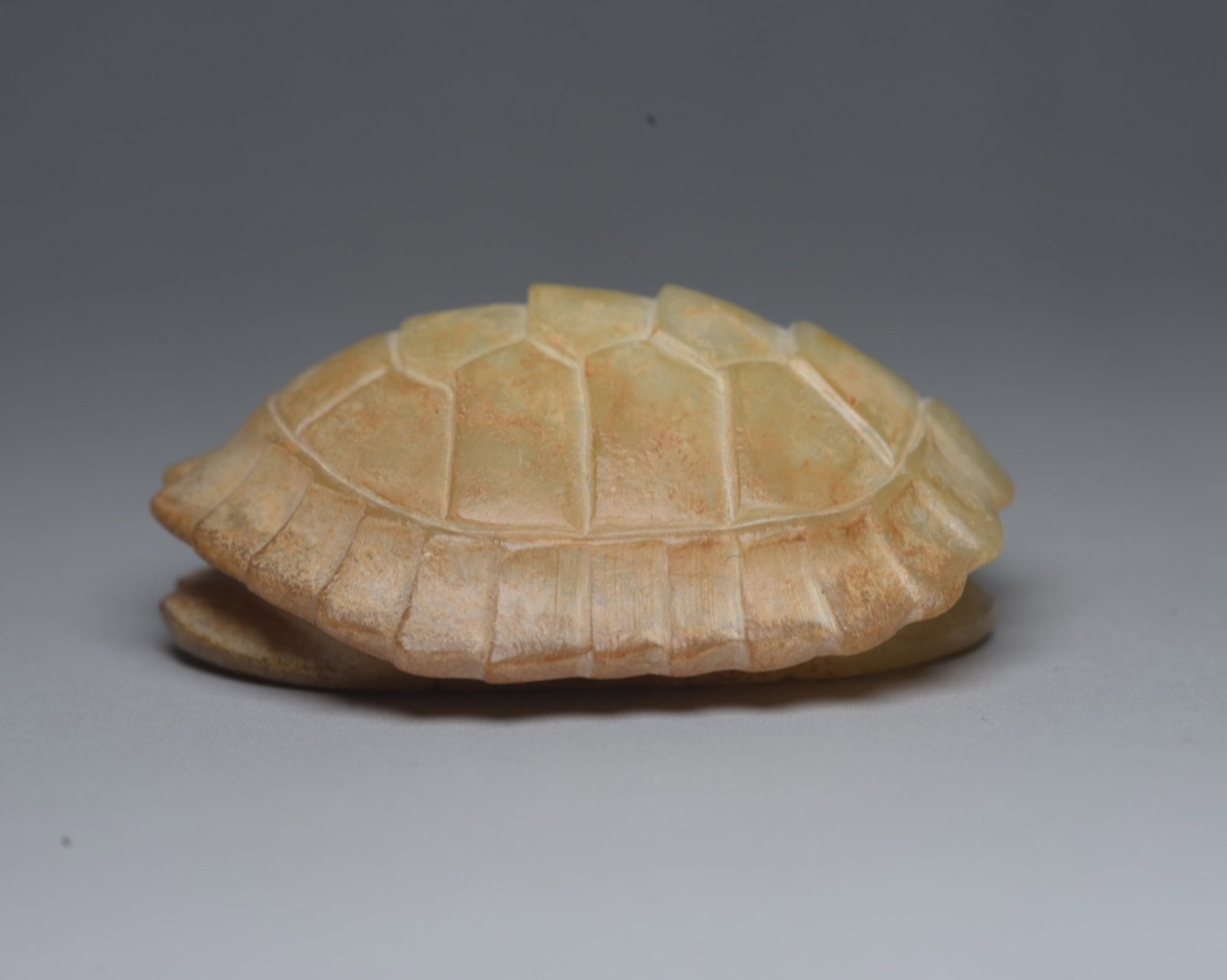 An Exquisite White Jade Turtle Shell Ornament - 3