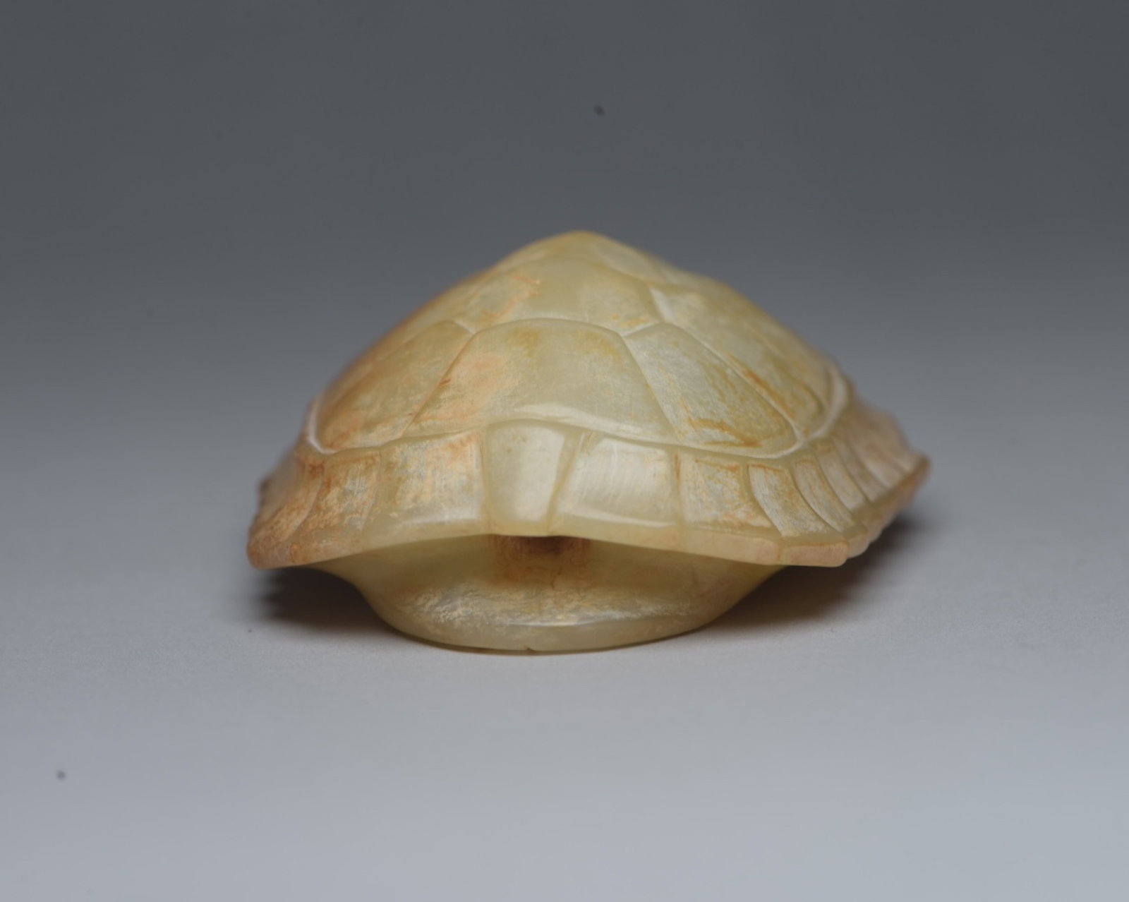 An Exquisite White Jade Turtle Shell Ornament - 6