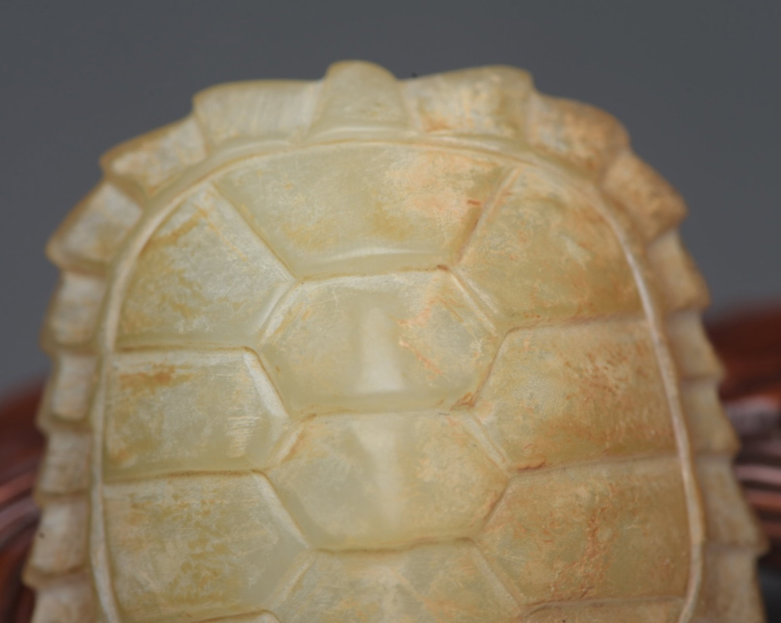 An Exquisite White Jade Turtle Shell Ornament - 7
