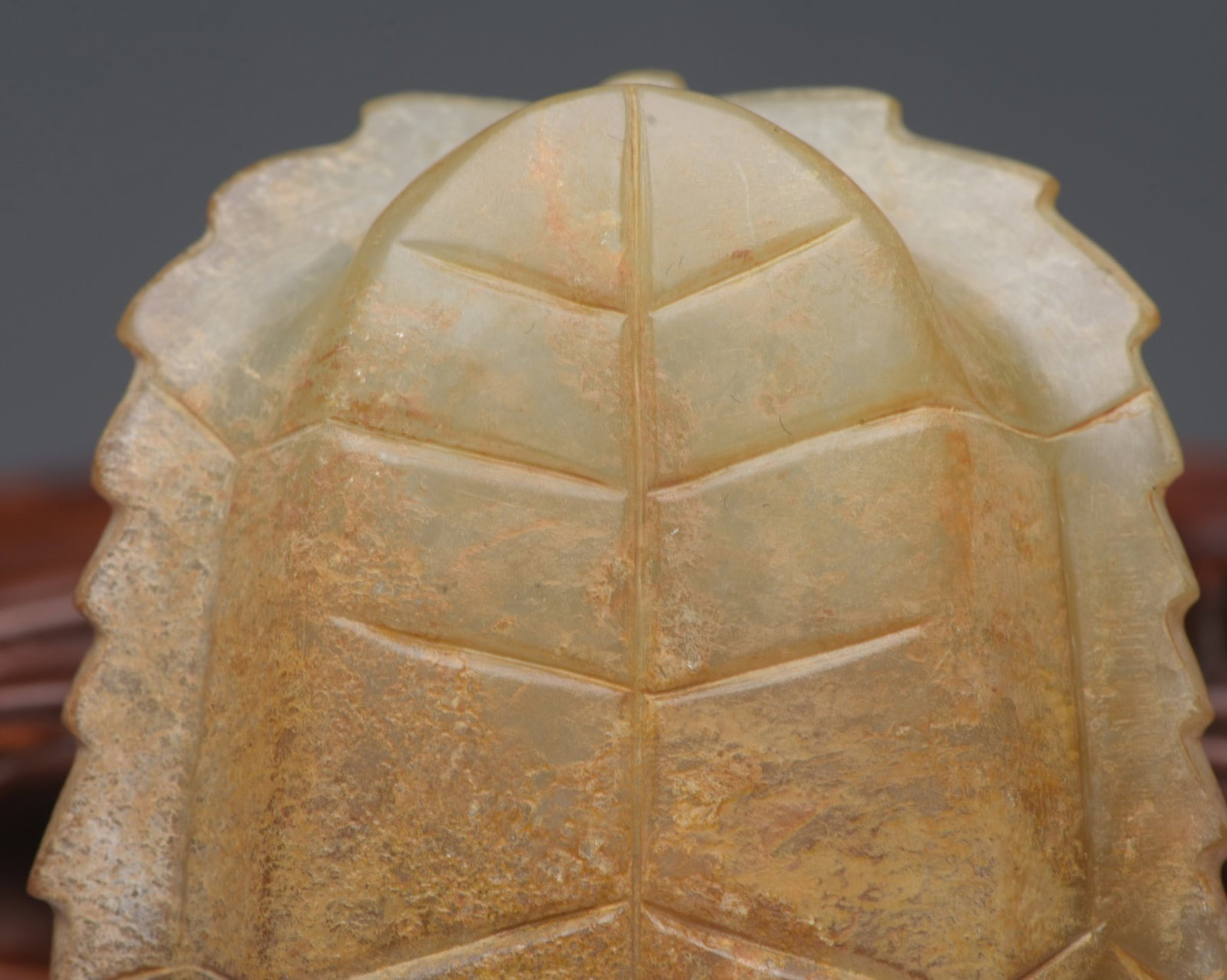An Exquisite White Jade Turtle Shell Ornament - 9