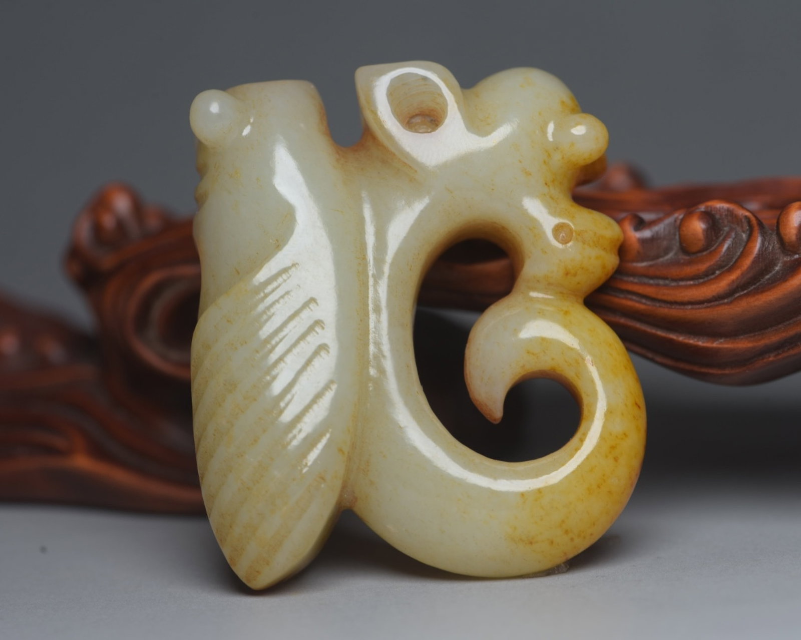 An Exquisite White Jade Pig and Dragon Ornament: An Exquisite White Jade Pig and Dragon Ornament,Qing Dynasty,China,Size:2.2inx1.9inx0.8in,Weight:73g 白玉猪龙摆件,中国清代