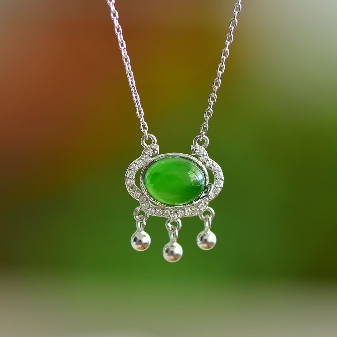 An Exquisite Sterling Silver Inlaid Jasper Pendant,Inlaid Diamond: An Exquisite Sterling Silver Inlaid Jasper Pendant,Inlaid Diamond 纯银镶碧玉项链,嵌钻石