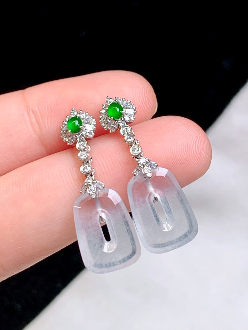 A Pair of Exquisite 18k Gold Diamond Inlaid Jadeite Earrings: A Pair of Exquisite 18k Gold Diamond Inlaid Jadeite Earrings,Size(Loose Stone):0.6inx0.4inx0.1in 一对18k金钻镶嵌翡翠耳环