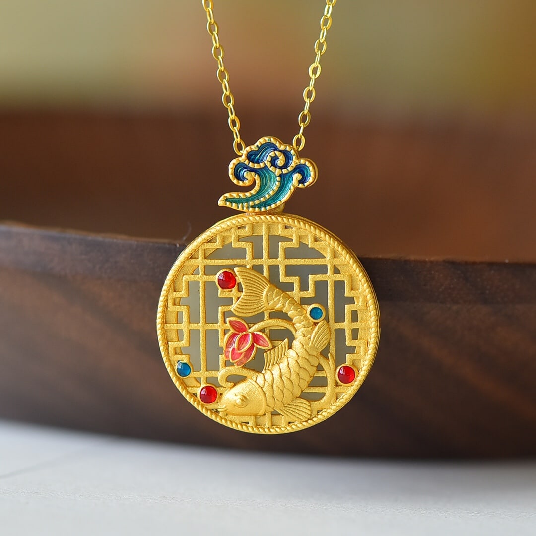 An Exquisite Sterling Silver Inlaid White Jade Fish Pattern Necklace: An Exquisite Sterling Silver Inlaid White Jade Fish Pattern Necklace 纯银镶白玉鱼纹项链