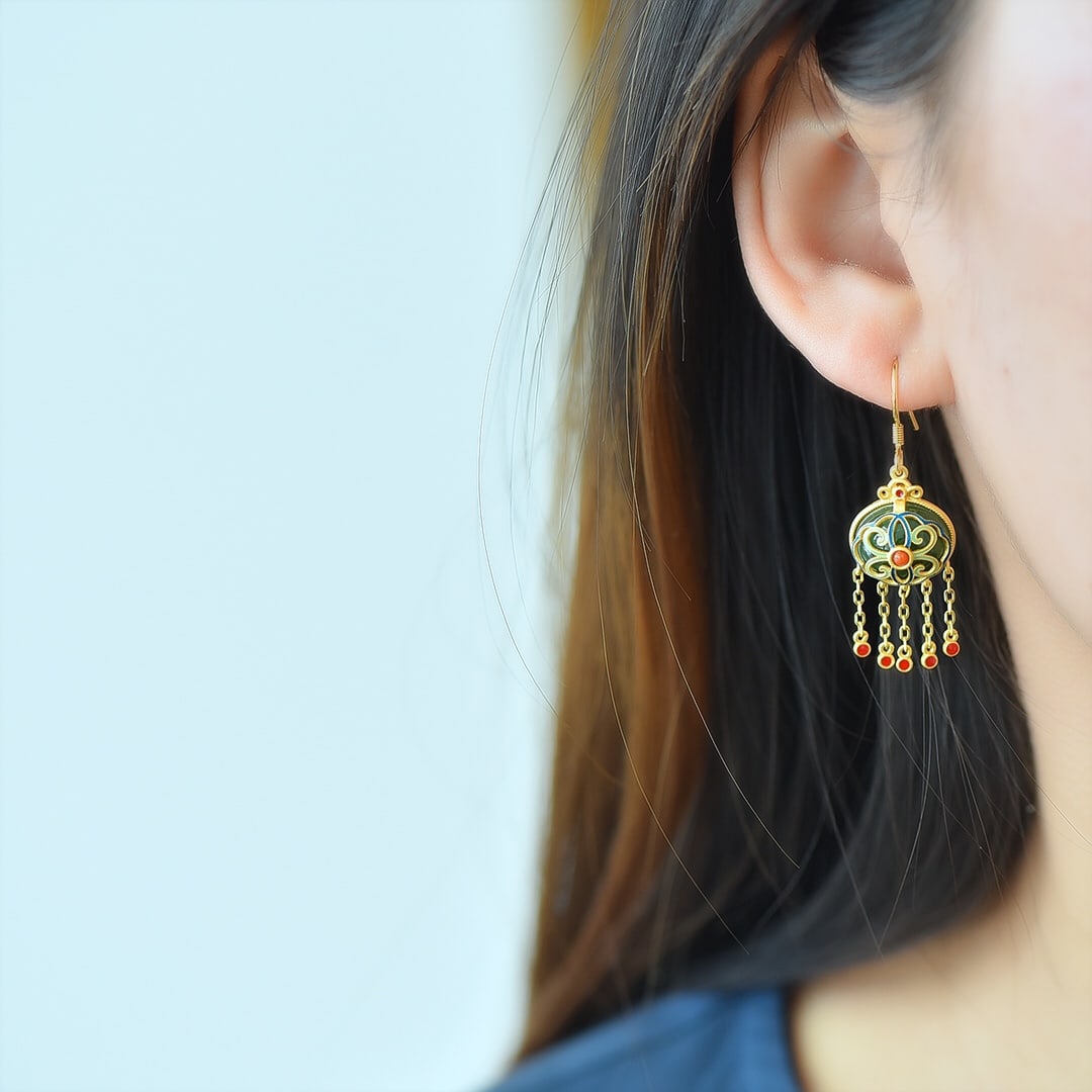 A Pair of Exquisite Sterling Silver-Gold Plated Inlaid Jasper Enamel Earrings: A Pair of Exquisite Sterling Silver-Gold Plated Inlaid Jasper Enamel Earrings,Size:0.4inx0.5in 一对纯银镀金镶碧玉珐琅耳环