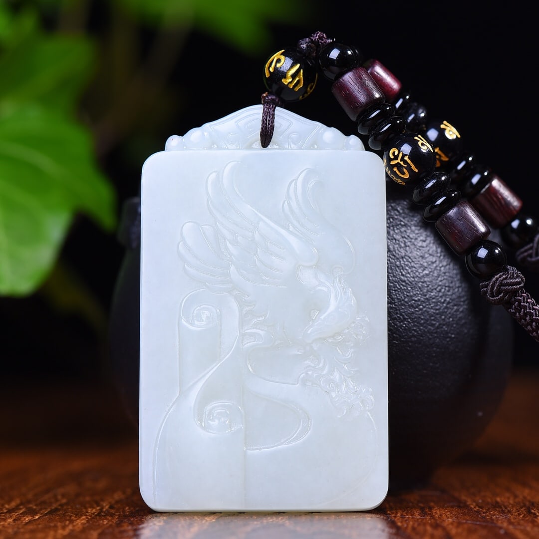 An Exquisite White Jade Eagle Pattern Pendant: An Exquisite White Jade Eagle Pattern Pendant,Size:1.5inx2.4in (寓意)大展宏图 寓意吉祥。飞黄腾达 大ć