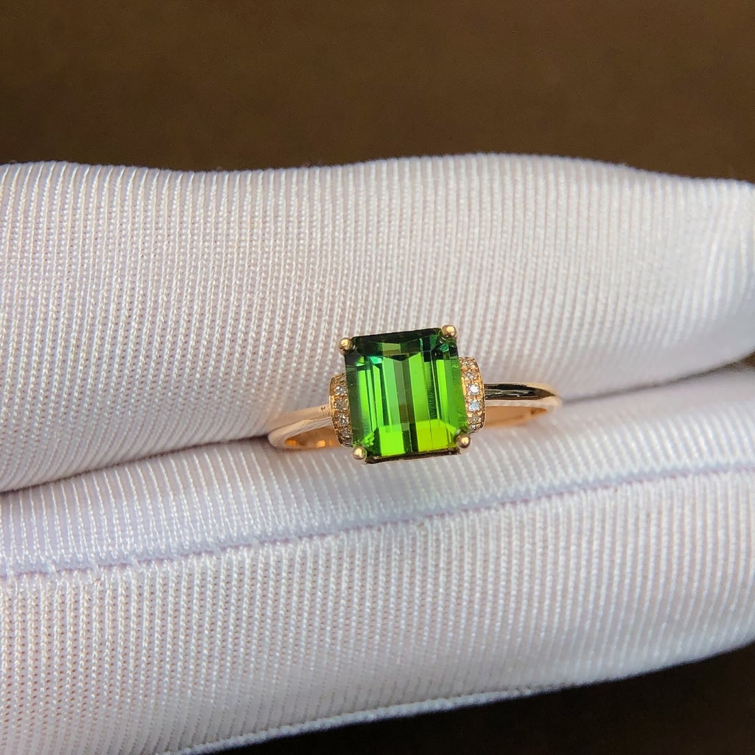 3.01Ctw Natural Tourmaline Ring: 3.01Ctw Natural Tourmaline Ring,Size:0.3inx0.3in 3.01Ctw天然碧玺戒指