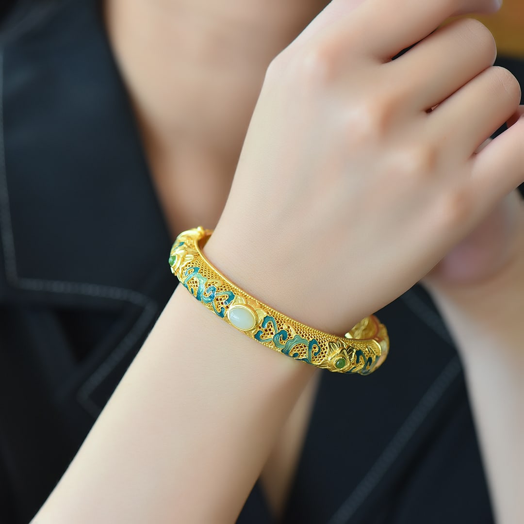 An Exquisite Sterling Silver-Gold Plated Inlaid White Jade Bracelet: An Exquisite Sterling Silver-Gold Plated Inlaid White Jade Bracelet 纯银镀金镶白玉手镯