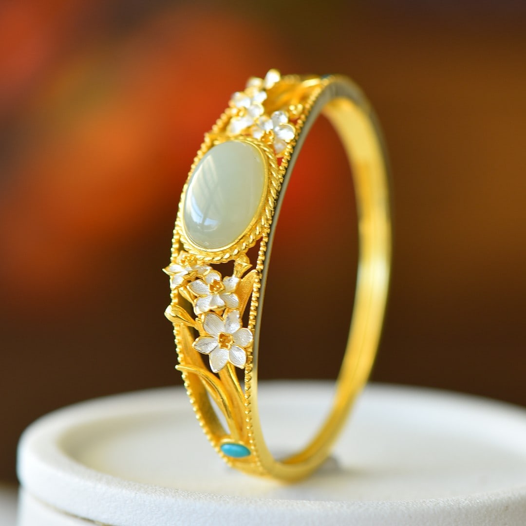 An Exquisite Sterling Silver-Gold Plated Inlaid White Jade Enamel Bracelet: An Exquisite Sterling Silver-Gold Plated Inlaid White Jade Enamel Bracelet,Size:0.5inx0.7in 纯银镀金镶白玉珐琅手镯