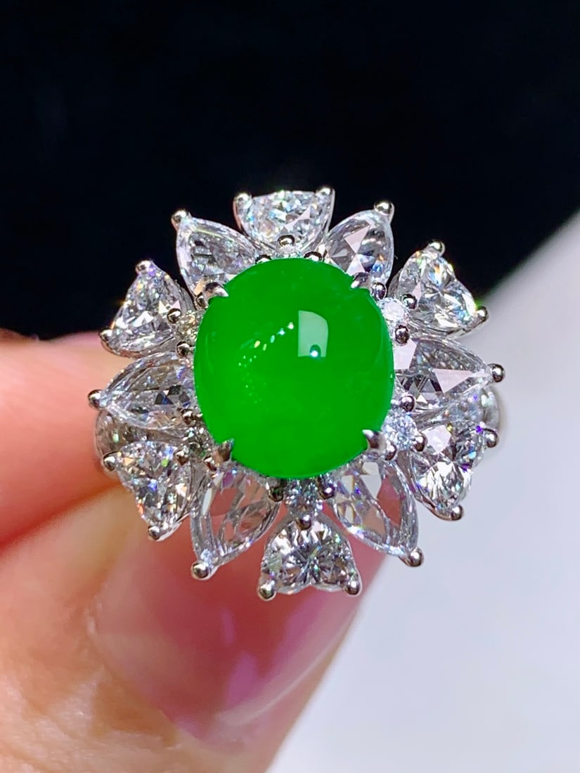 An Exquisite 18k Gold Diamond Inlaid Jadeite Ring: An Exquisite 18k Gold Diamond Inlaid Jadeite Ring,Size(Loose Stone):0.4inx0.3inx0.1in #14 18k金钻镶嵌翡翠戒指