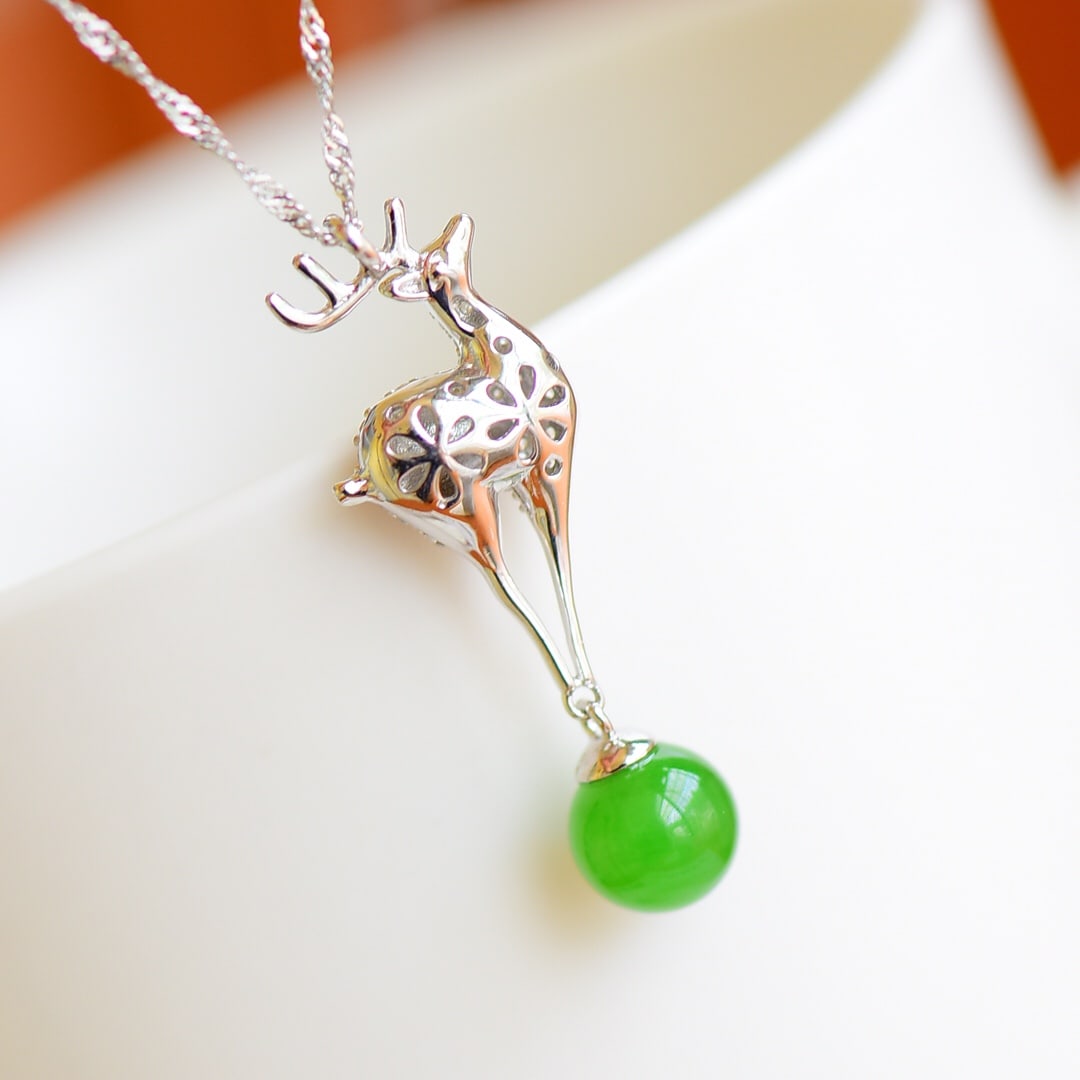 An Exquisite Sterling Silver Inlaid Jasper Necklace,Inlaid Diamond: An Exquisite Sterling Silver Inlaid Jasper Necklace,Inlaid Diamond,Size:0.3inx0.3in 纯银镶碧玉项链,嵌钻石