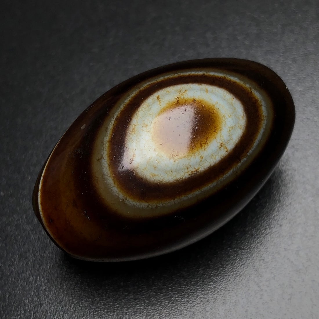 An Exquisite Dzi Bead Pendant: An Exquisite Dzi Bead Pendant,Size:1.6inx1in,Weight:33.3g 天珠挂件
