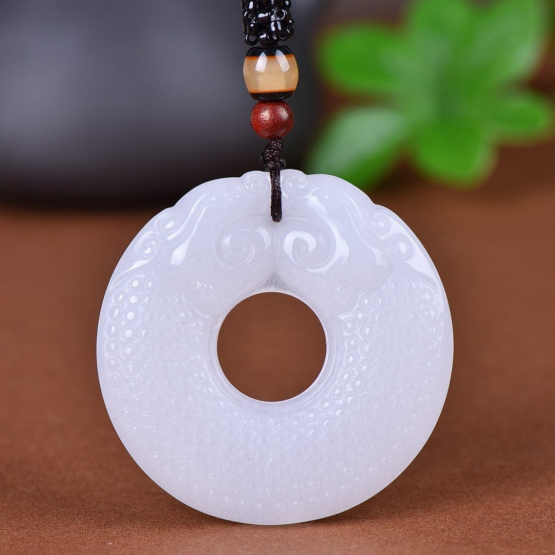 An Exquisite White Jade Pendant: An Exquisite White Jade Pendant,Size:2inx2in 寓意:吉祥 招财辟邪 白玉吊坠