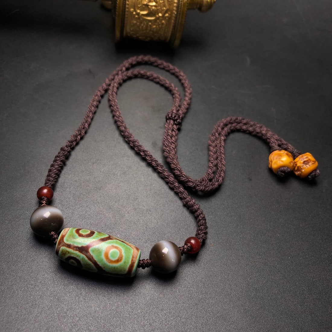 A Precious Dzi Bead Necklace: A Precious Dzi Bead Necklace,Size:1.2inx0.6in 天珠项链