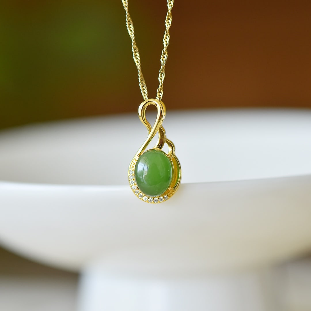 An Exquisite Sterling Silver-Gold Plated Inlaid Jasper Pendant,Inlaid Diamond: An Exquisite Sterling Silver-Gold Plated Inlaid Jasper Pendant,Inlaid Diamond,Size:0.3inx0.4in 纯银镀金镶碧玉项链,嵌钻石