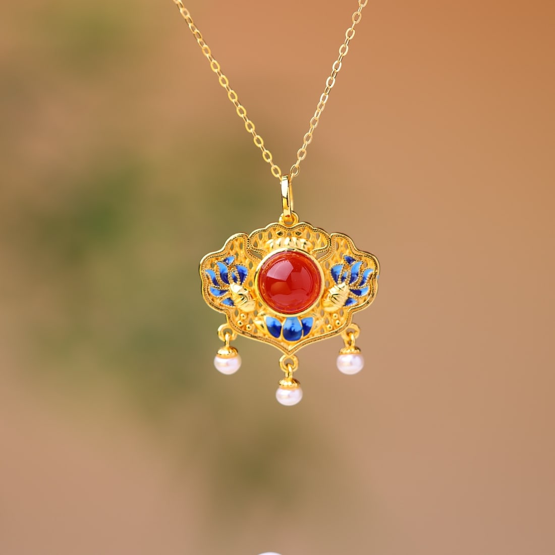 An Exquisite Sterling Silver-Gold Plated Inlaid Red Agate Necklace,Inlaid Pearl: An Exquisite Sterling Silver-Gold Plated Inlaid Red Agate Necklace,Inlaid Pearl,Size:0.3inx0.3in