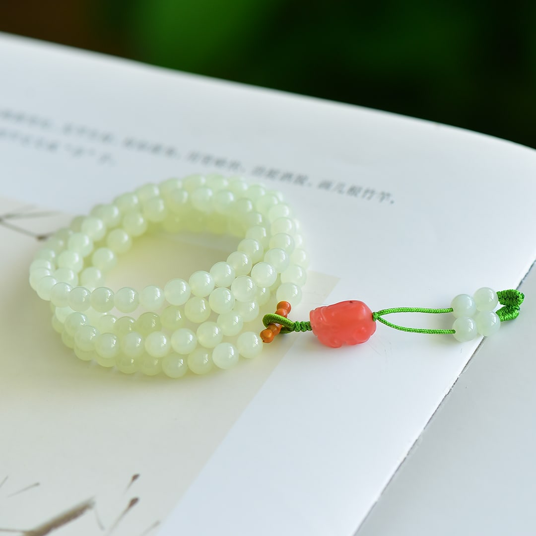 An Exquisite White Jade Bracelets: An Exquisite White Jade Bracelets,Size:0.2inx0.2in 白玉手链