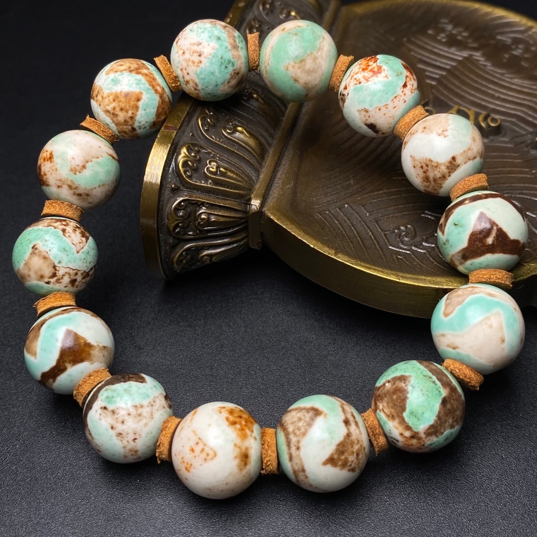 An Exquisite Dzi Bead Bracelet: An Exquisite Dzi Bead Bracelet,Size:0.6in*13 天珠手串