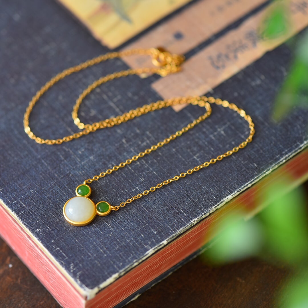 An Exquisite Sterling Silver-Gold Plated Inlaid White Jade Necklace,Inlaid Jasper: An Exquisite Sterling Silver-Gold Plated Inlaid White Jade Necklace,Inlaid Jasper,Size:0.6inx0.6in 纯银镀金镶白玉项链,嵌碧玉