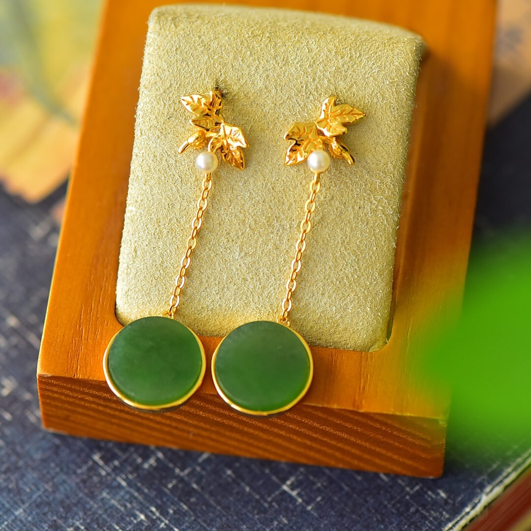 A Pair of Exquisite Sterling Silver-Gold Plated Inlaid Jasper Earrings: A Pair of Exquisite Sterling Silver-Gold Plated Inlaid Jasper Earrings,Size:0.5inx1.7in 一对纯银镀金镶碧玉耳环
