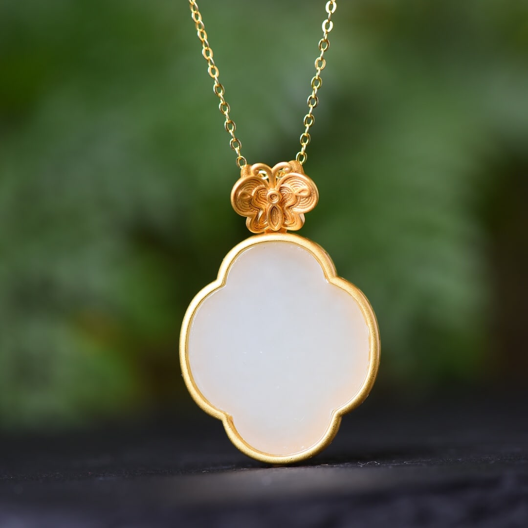 An Exquisite Sterling Silver-Gold Plated Inlaid White Jade Pendant: An Exquisite Sterling Silver-Gold Plated Inlaid White Jade Pendant,Size:0.8inx0.9in 纯银镀金镶白玉吊坠
