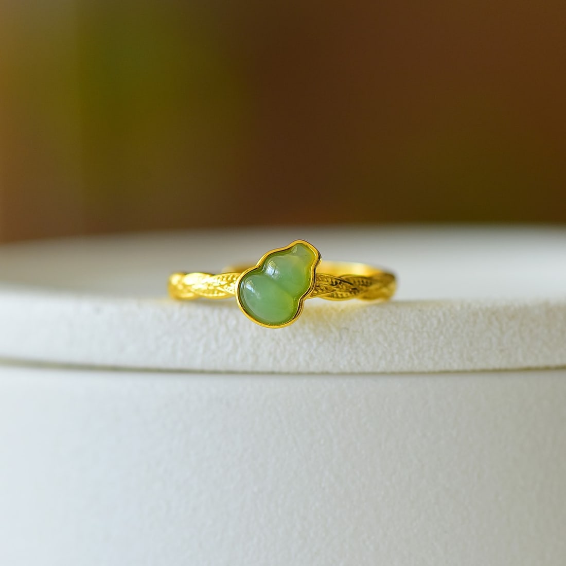 An Exquisite Sterling Silver-Gold Plated Inlaid Jasper Gourd Ring: An Exquisite Sterling Silver-Gold Plated Inlaid Jasper Gourd Ring,Size:0.2inx0.3in 纯银镀金镶碧玉葫芦戒指