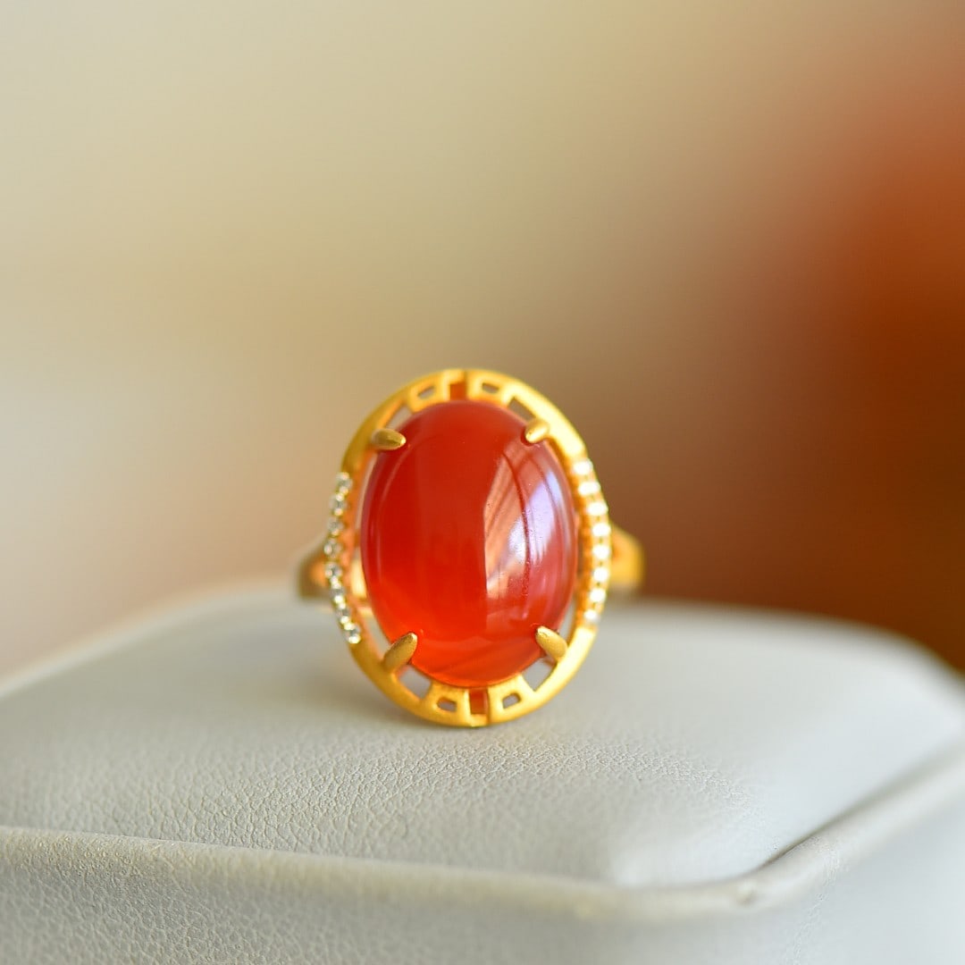 An Exquisite Sterling Silver-Gold Plated Inlaid Agate Ring: An Exquisite Sterling Silver-Gold Plated Inlaid Agate Ring,Size:0.5inx0.6in 纯银镀金镶玛瑙戒指