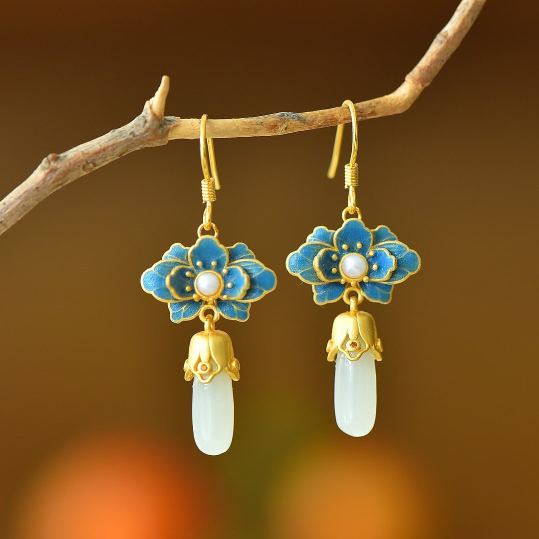 A Pair of Exquisite Sterling Silver-Gold Plated Inlaid White Jade Earrings: A Pair of Exquisite Sterling Silver-Gold Plated Inlaid White Jade Earrings 一对纯银镀金镶白玉耳环