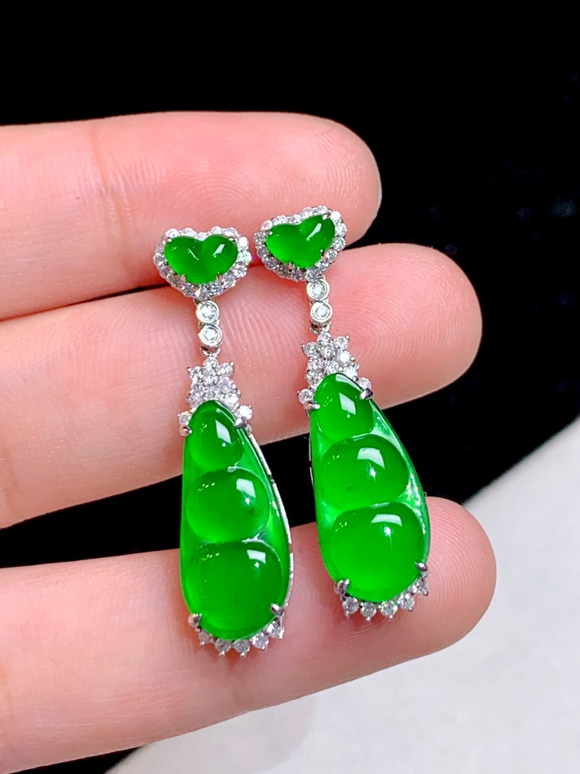 A Pair of Exquisite 18k Gold Diamond Inlaid Jadeite Earrings: A Pair of Exquisite 18k Gold Diamond Inlaid Jadeite Earrings,Size(Loose Stone):1.3inx0.7in 一对18k金钻镶嵌翡翠耳环