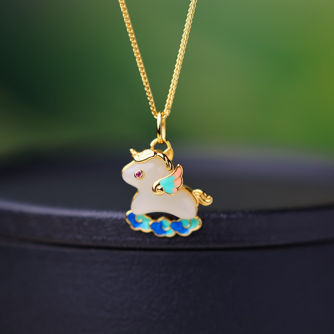 An Exquisite Sterling Silver-Gold Plated Inlaid White Jade Pendant: An Exquisite Sterling Silver-Gold Plated Inlaid White Jade Pendant,Size:0.4inx0.6in 纯银镀金镶白玉吊坠