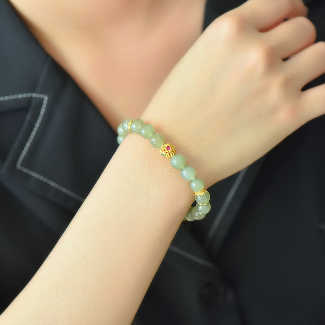 An Exquisite Sterling Silver-Gold Plated Inlaid Sapphire Bracelet: An Exquisite Sterling Silver-Gold Plated Inlaid Sapphire Bracelet,Size:0.3in 纯银镀金镶青玉手链