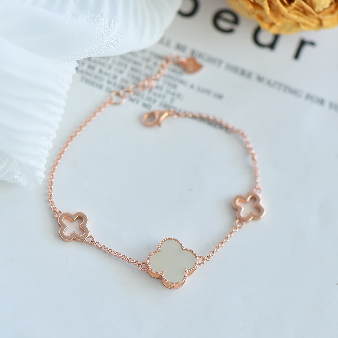 An Exquisite Sterling Silver-Gold Plated Inlaid White Jade Bracelet: An Exquisite Sterling Silver-Gold Plated Inlaid White Jade Bracelet, 纯银镀金镶白玉手链