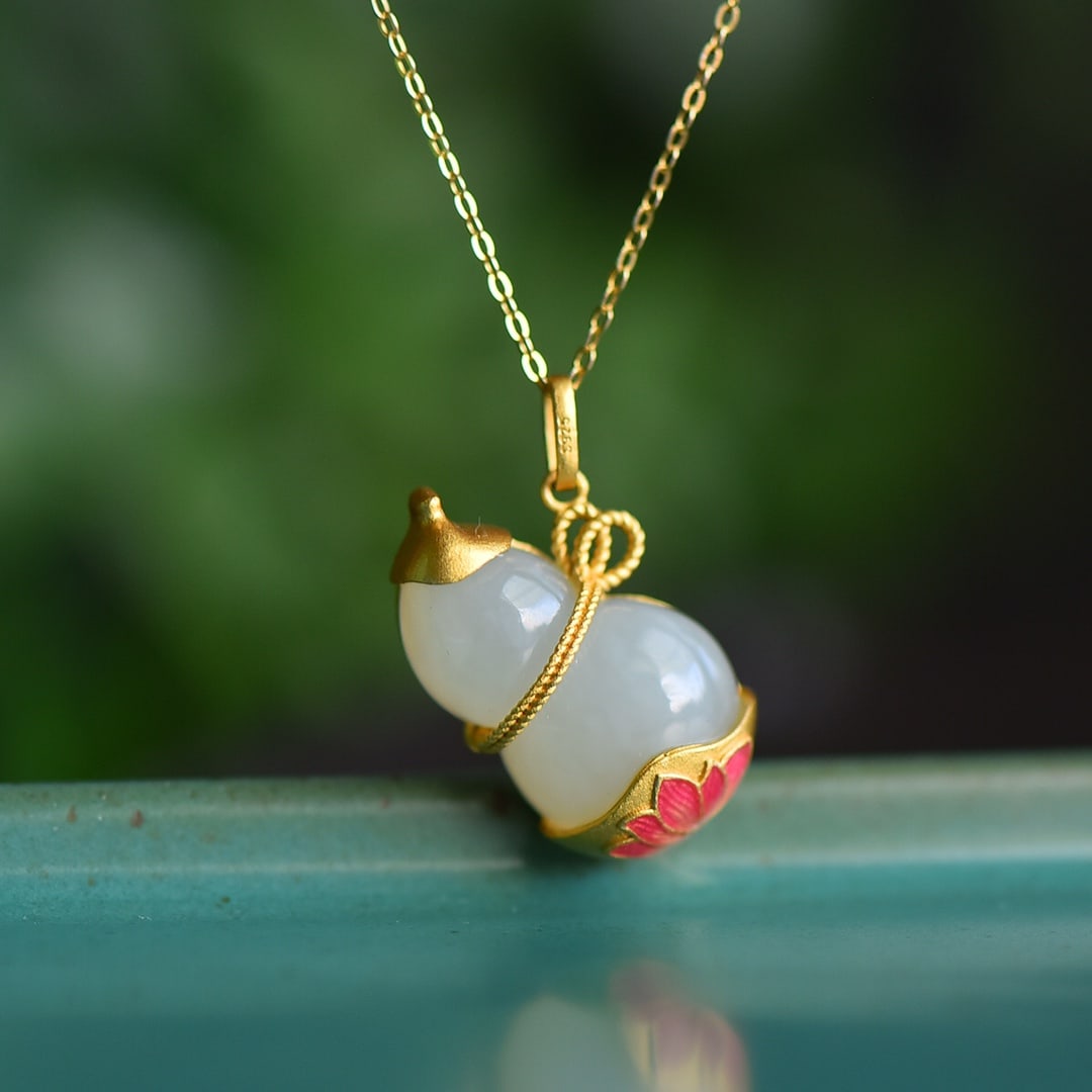 An Exquisite Sterling Silver-Gold Plated Inlaid White Jade Pendant: An Exquisite Sterling Silver-Gold Plated Inlaid White Jade Pendant 纯银镀金镶白玉吊坠