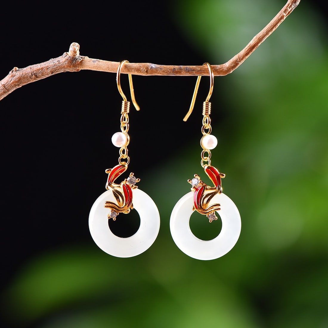 A Pair of Exquisite Sterling Silver-Gold Plated Inlaid White Jade Earrings,Inlaid Pearls: A Pair of Exquisite Sterling Silver-Gold Plated Inlaid White Jade Earrings,Inlaid Pearls,Size:0.6inx0.6in