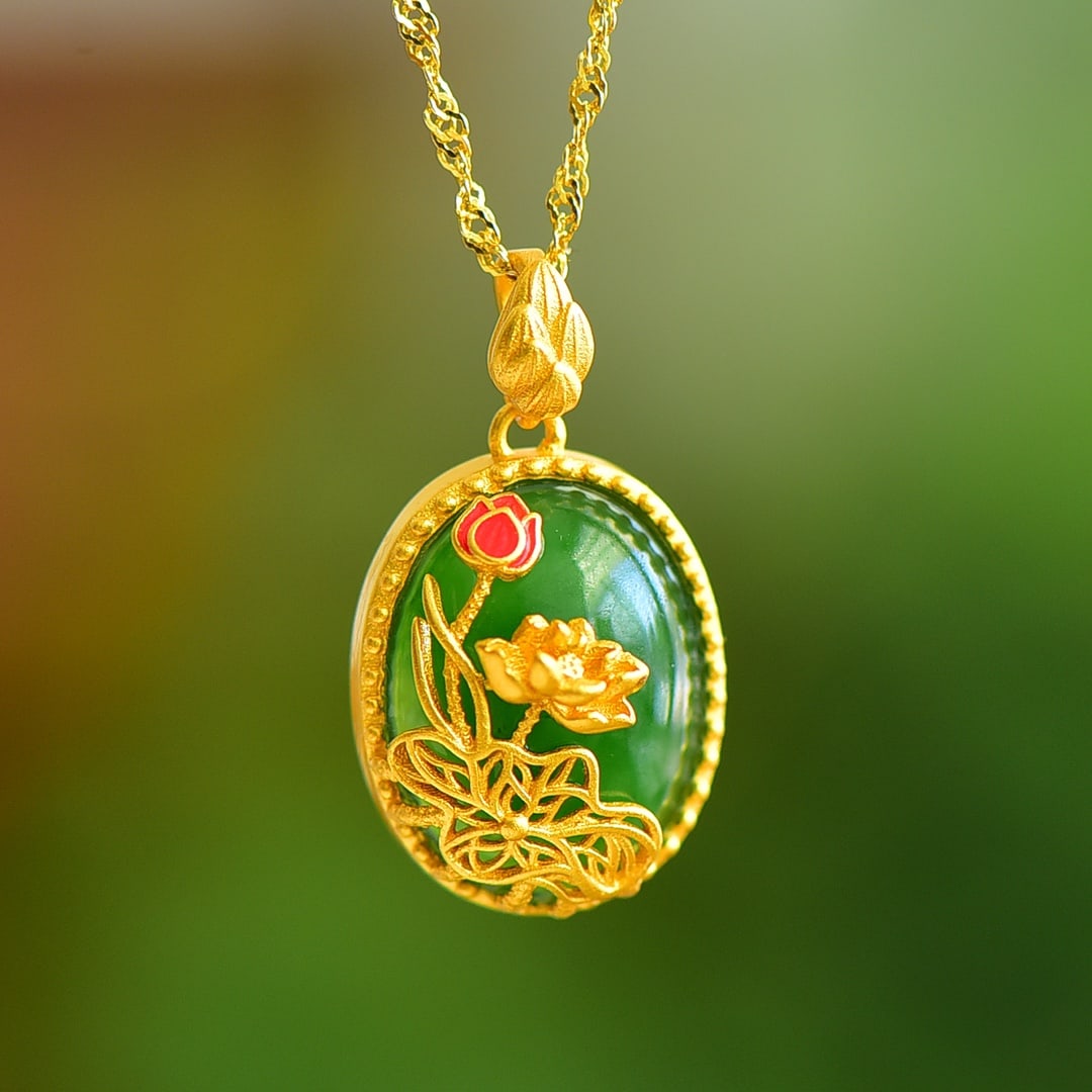 An Exquisite Sterling Silver-Gold Plated Inlaid Jasper Pendant: An Exquisite Sterling Silver-Gold Plated Inlaid Jasper Pendant 纯银镀金镶碧玉项链