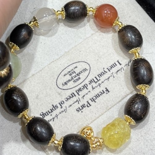 An Exquisite Agarwood With Beeswax Bracelet: An Exquisite Agarwood With Beeswax Bracelet,Size:0.4in 沉香配蜜蜡手串