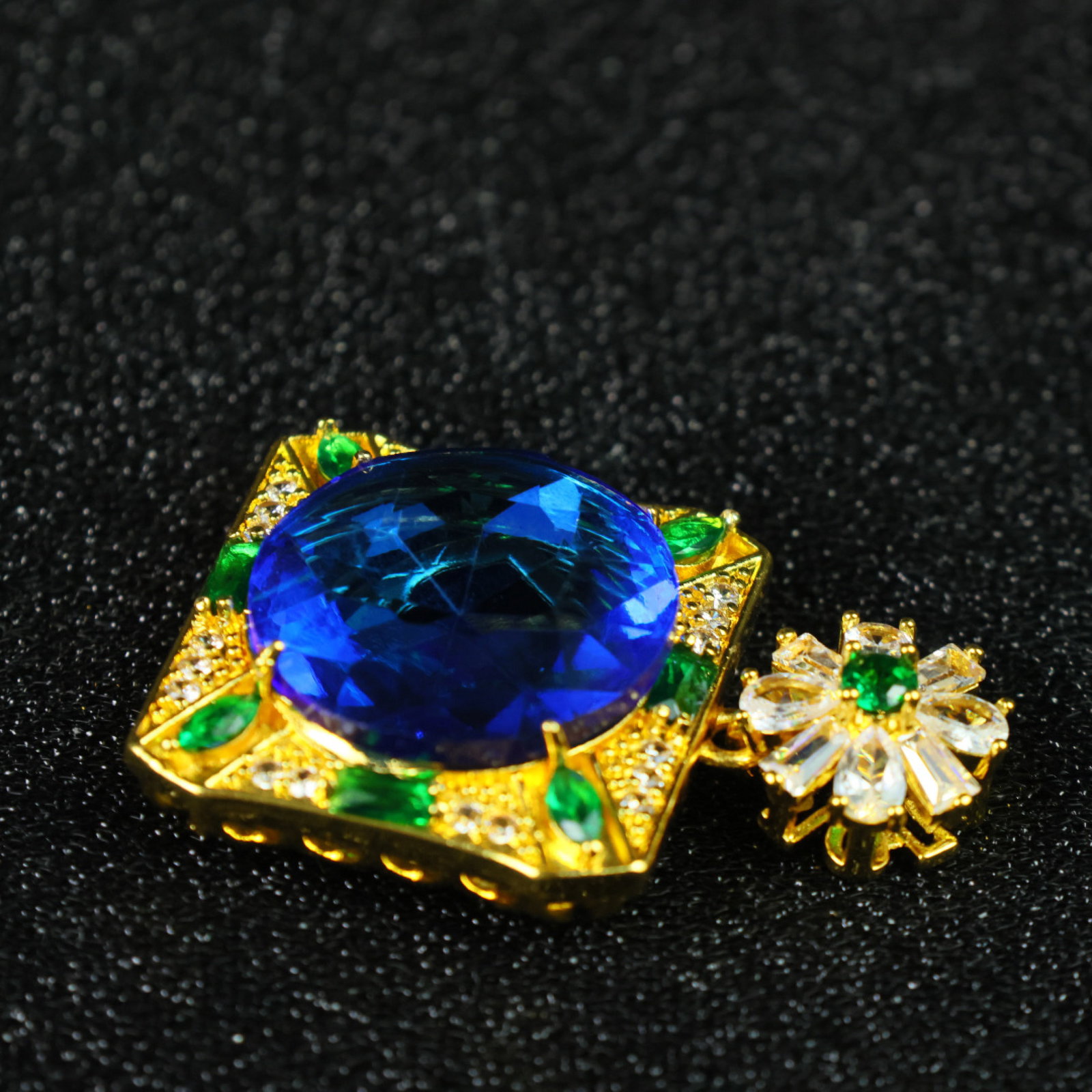 An Exquisite Pendant - 6