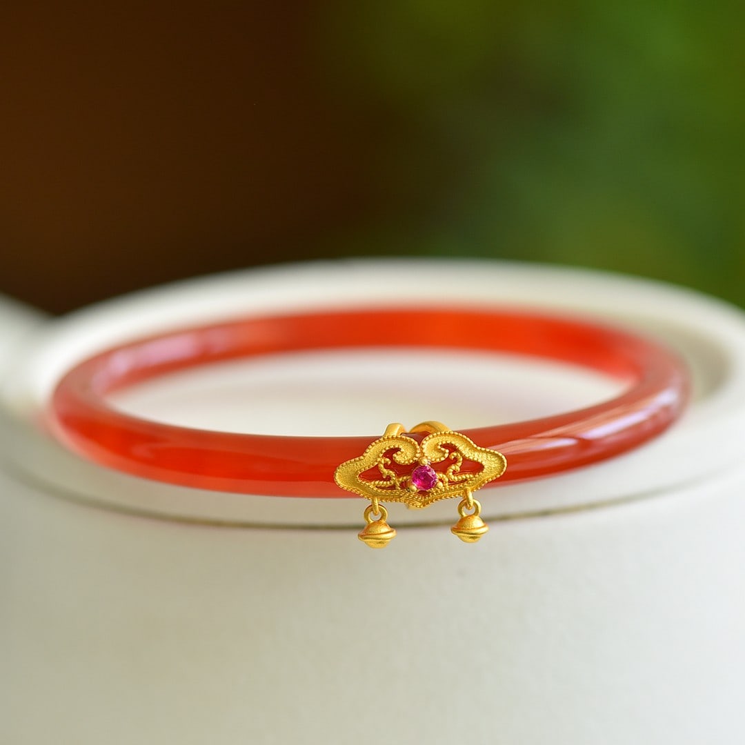An Exquisite Sterling Silver-Gold Plated Inlaid Agate Bracelets: An Exquisite Sterling Silver-Gold Plated Inlaid Agate Bracelets,Size:2.1in-2.5in 纯银镀金镶玛瑙手镯