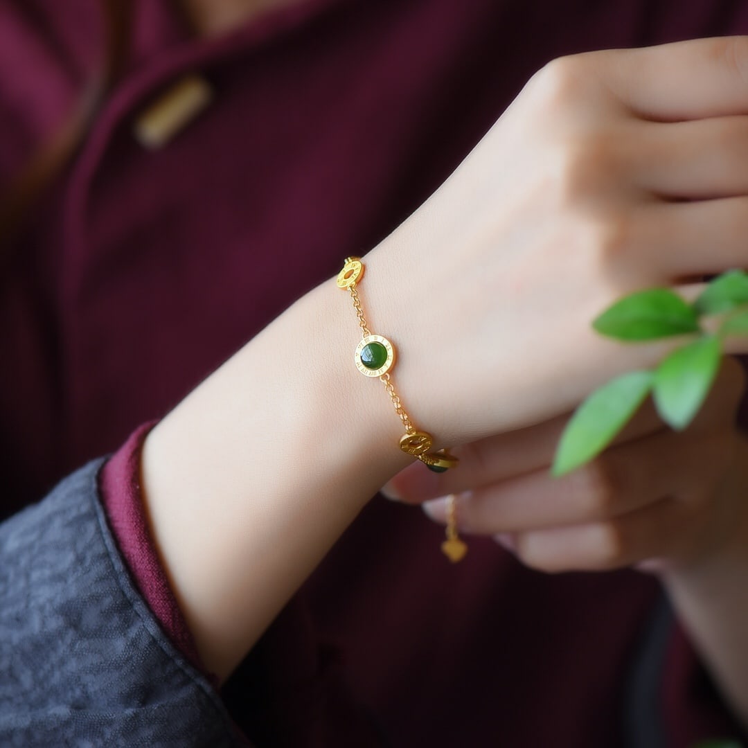 An Exquisite Sterling Silver-Gold Plated Inlaid Jasper Bracelet: An Exquisite Sterling Silver-Gold Plated Inlaid Jasper Bracelet,Size:0.2inx0.2in 纯银镀金镶碧玉手链