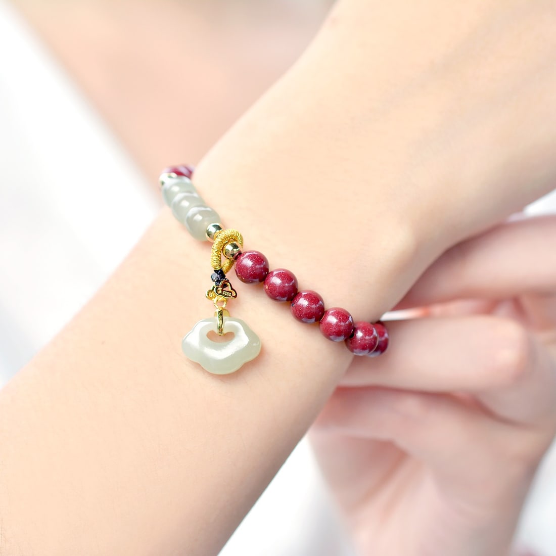 An Exquisite Cinnabar Bracelets,Inlaid White Jade: An Exquisite Cinnabar Bracelets,Inlaid White Jade,Size:0.3inx0.3in (寓意)吉祥招财喜庆、驱邪避凶