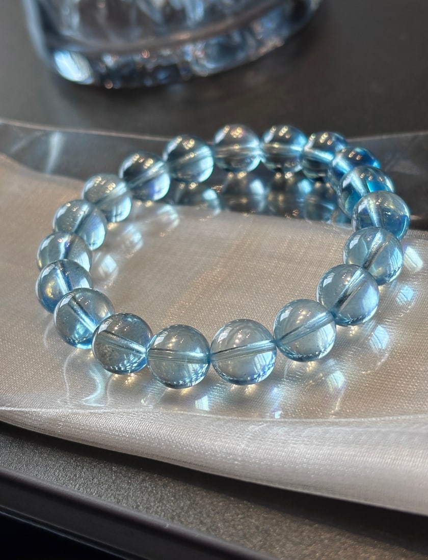 An Exquisite Aquamarine Bracelets: An Exquisite Aquamarine Bracelets,Size:0.4in,Weight:32g 海蓝宝手串