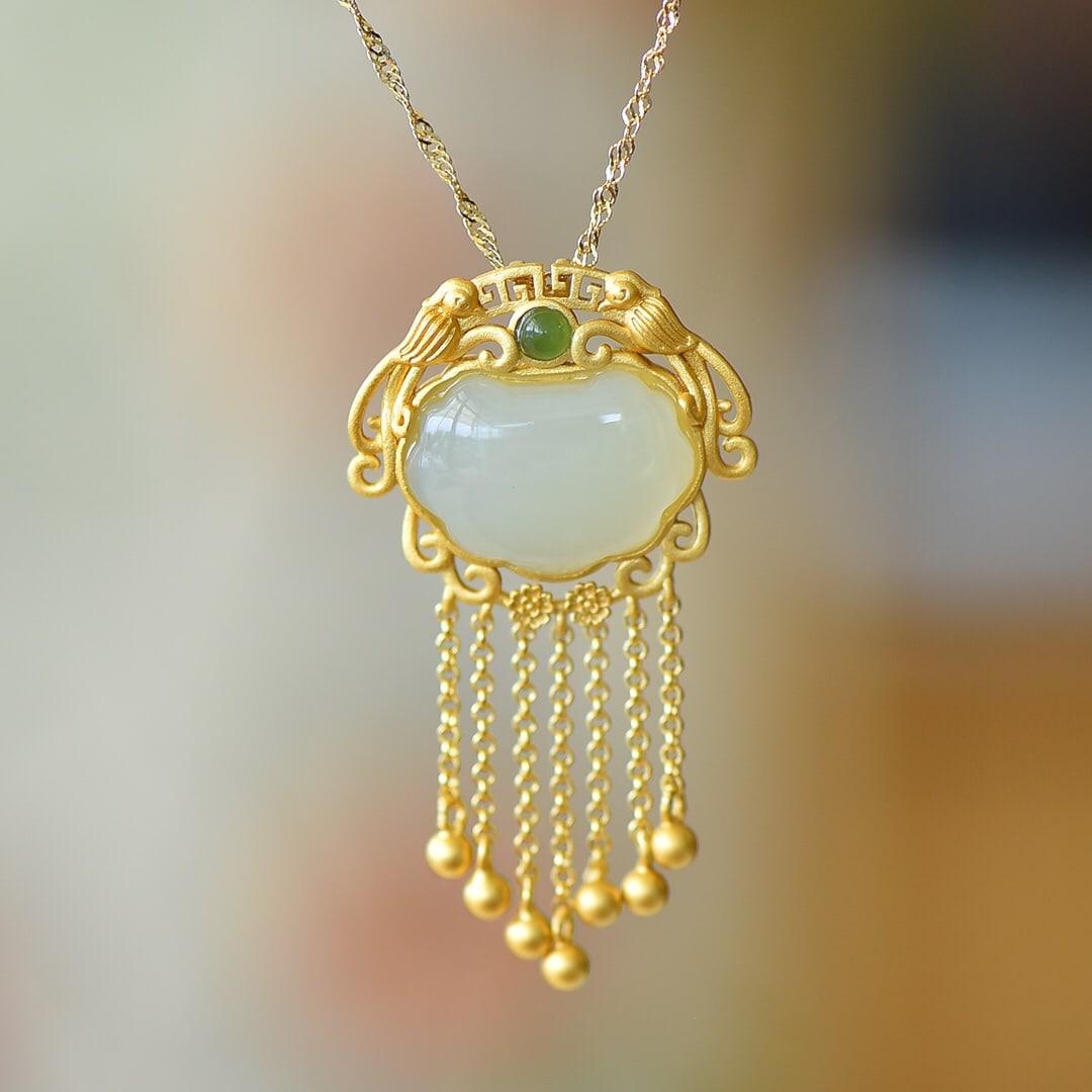 An Exquisite Sterling Silver-Gold Plated Inlaid White Jade Pendant: An Exquisite Sterling Silver-Gold Plated Inlaid White Jade Pendant,Size:0.5inx0.7in 纯银镀金镶白玉吊坠