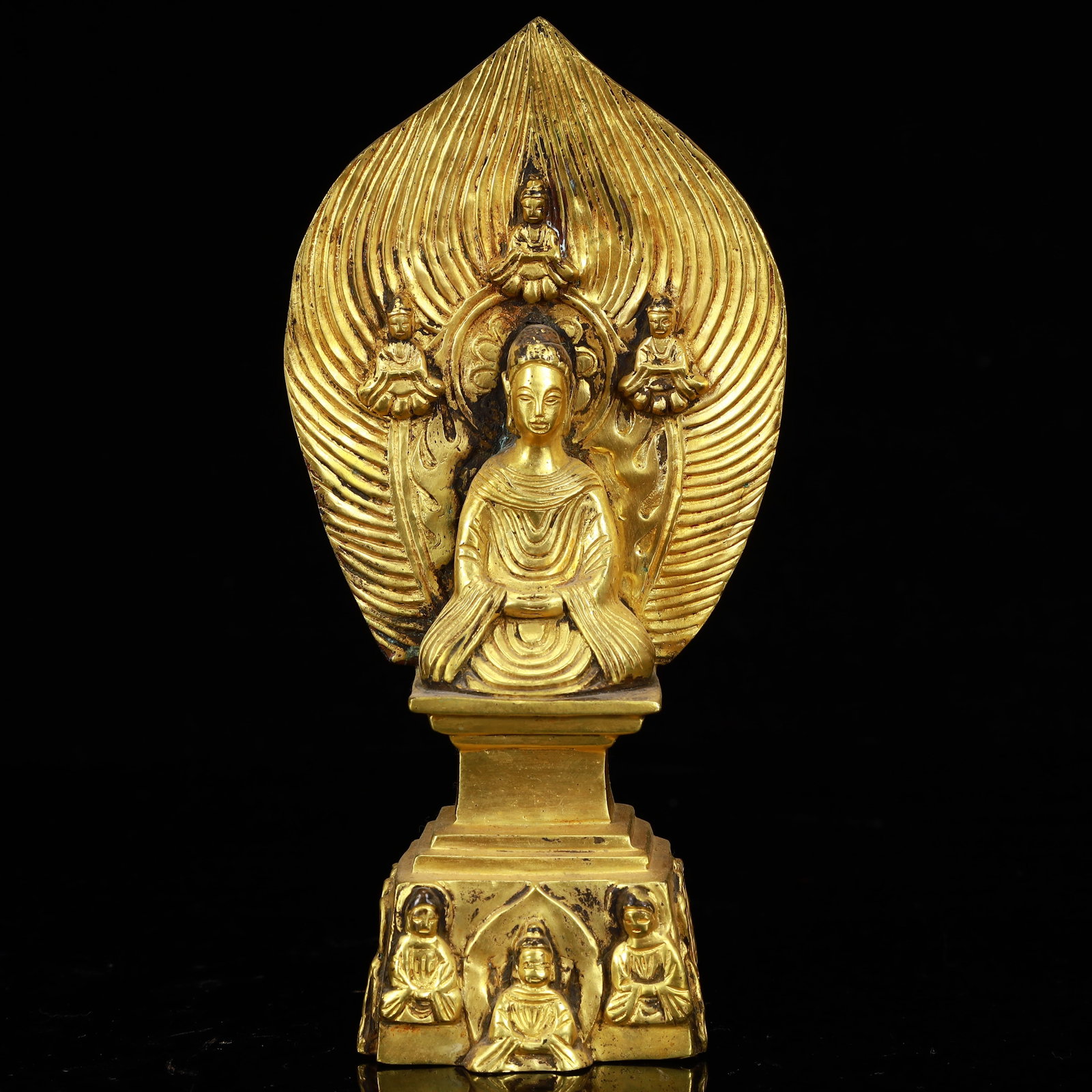 A Solemn Gilt Bronze Statue of Bodhisattva: A Solemn Gilt Bronze Statue of Bodhisattva,The Warring States period in China,Size:3.3inx1.8inx6.9in,Weight:400g 铜鎏金菩萨像,中国战国ਲ