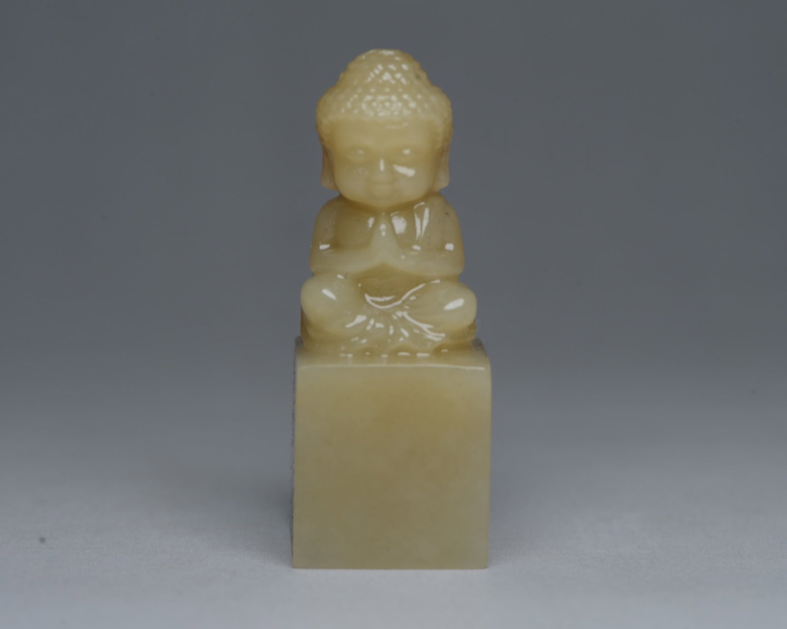 An Exquisite White Jade Buddha Statue Seal: An Exquisite White Jade Buddha Statue Seal,Qing Dynasty,China,Size:2inx0.7inx0.7in,Weight:36g 白玉佛像印章,中国清代