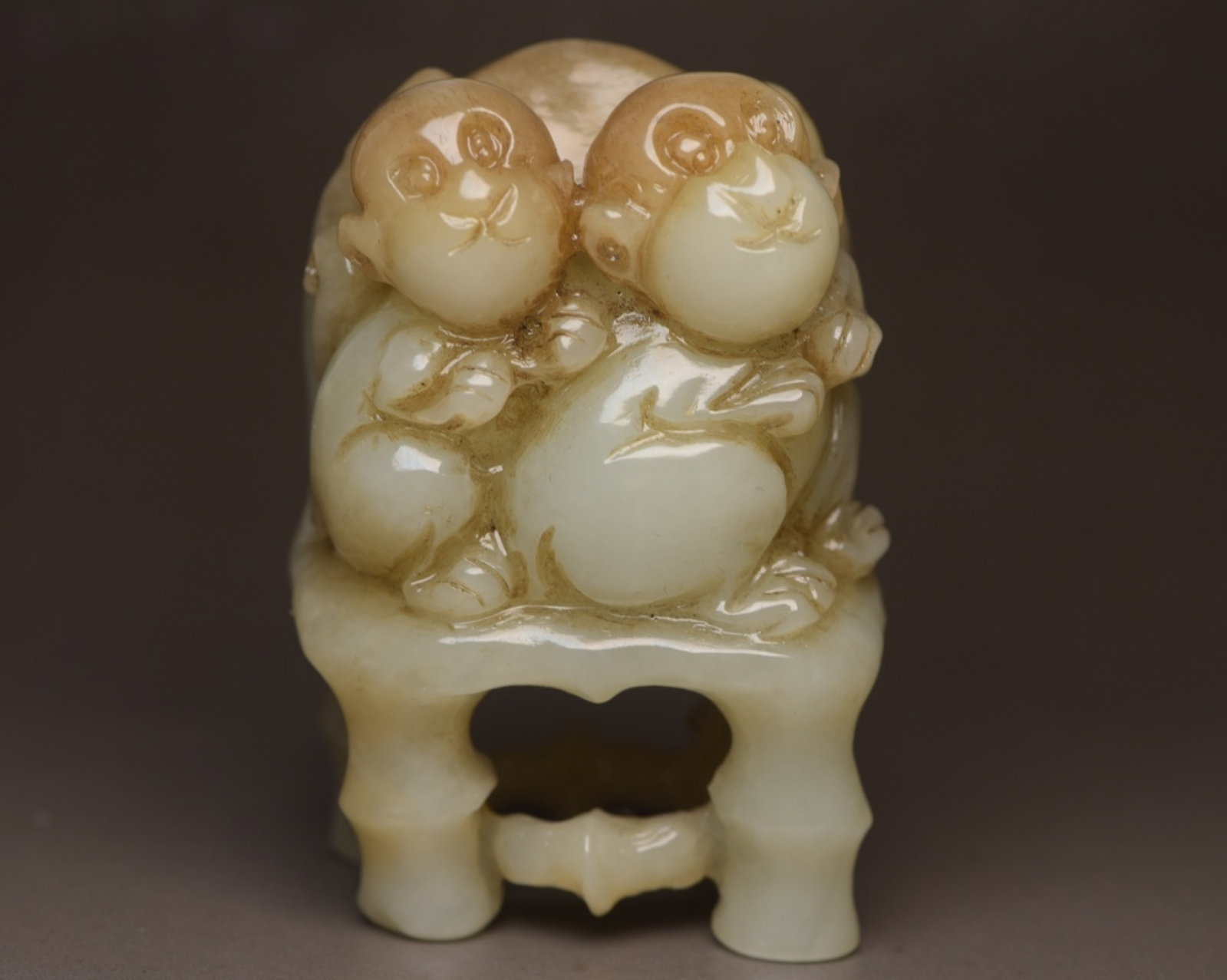 An Exquisite White Jade Monkey Ornament: An Exquisite White Jade Monkey Ornament,Qing Dynasty,China,Size:2.3inx1.5inx1.2in,Weight:102g 白玉猴子摆件,中国清代