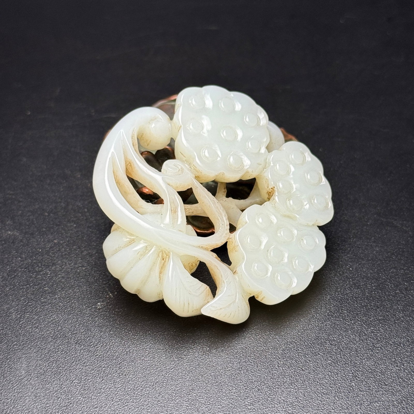 An Exquisite White Jade Flower Pattern Pendant - 3